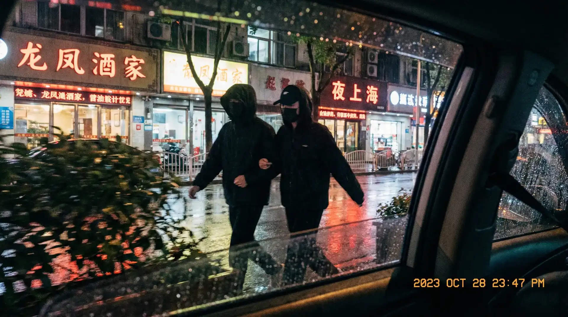 淫妻小说 - 顶流明星深夜密会现场抓拍照片